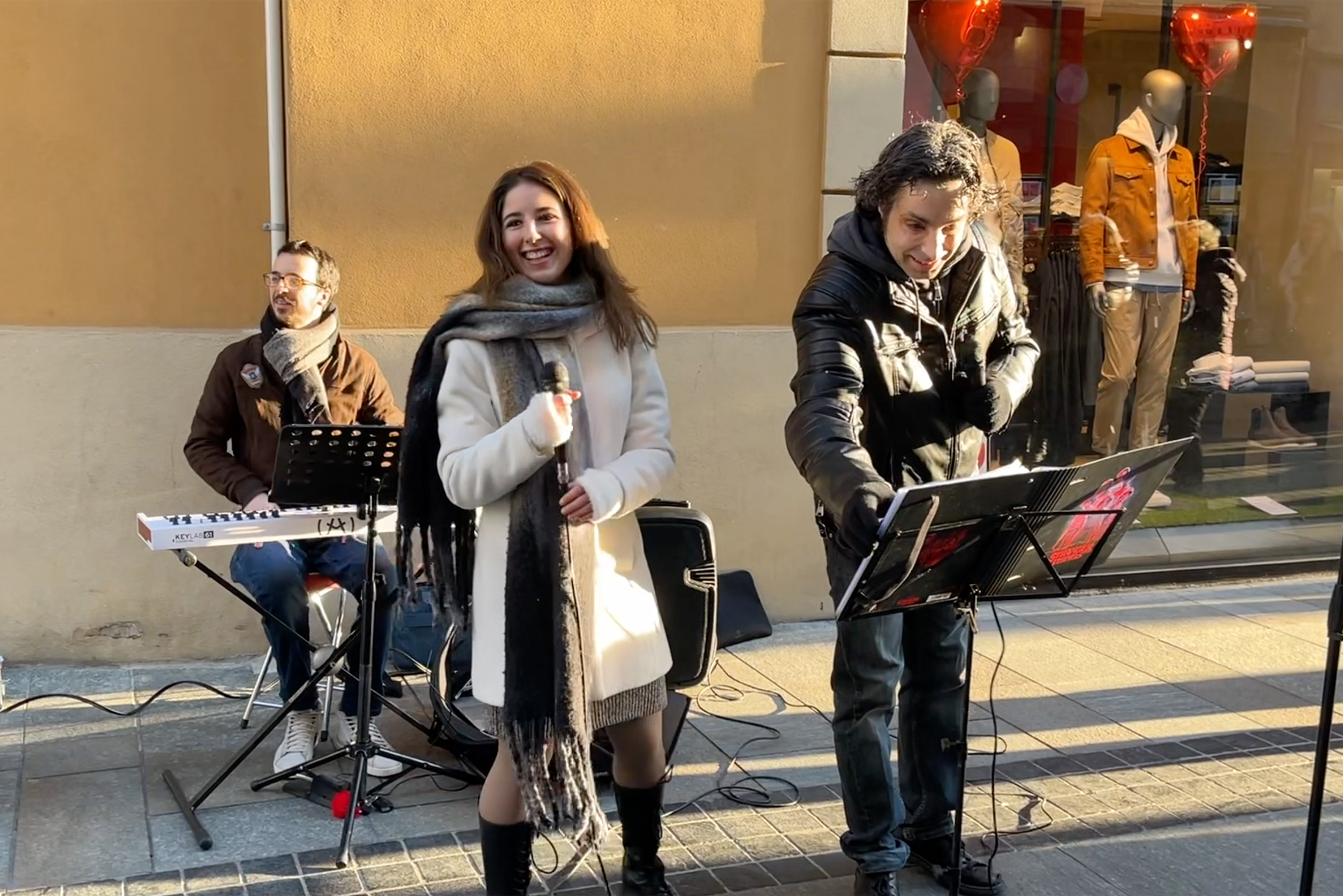 Sanremo 2023 Federica Chichi e Tony Longordo si esibiscono con il brano di Anna Oxa e Fausto Leali - Ti lascerò  